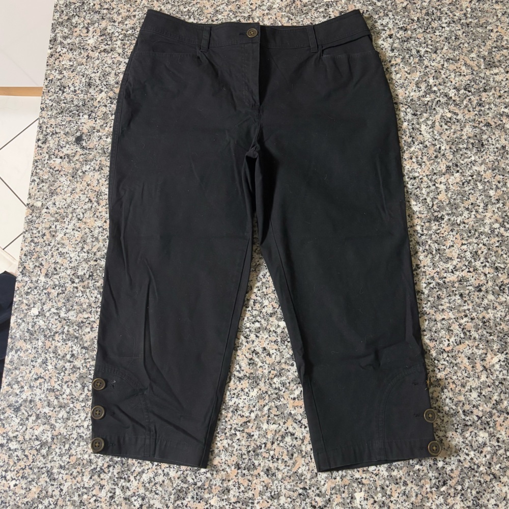 Chico’s Black Capri Pants – Size 1 Short (8 Regular)